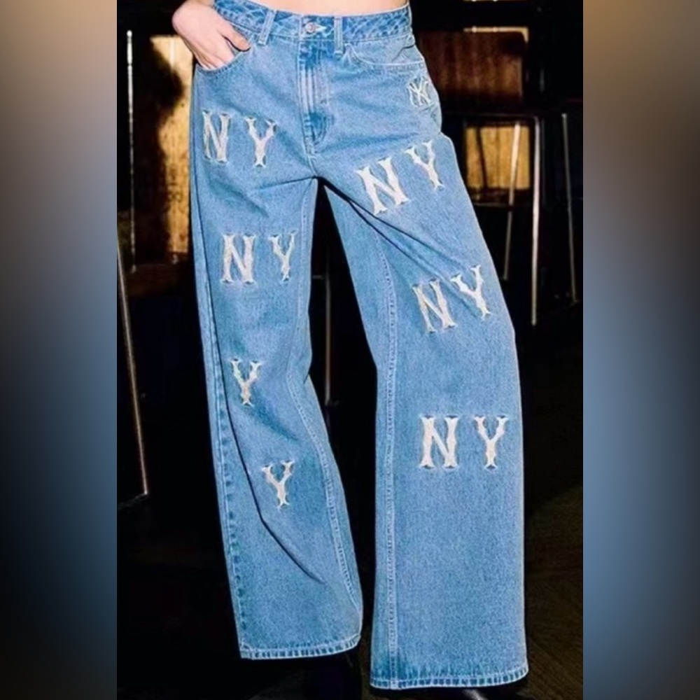 MLB New York Yankees Embroidered monogrammed  wide leg blue jean. XS.